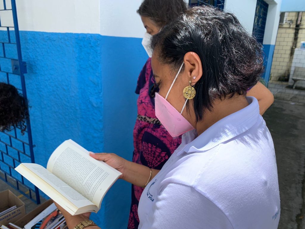 - Centro Social recebe doação de livros para a Biblioteca Comunitária