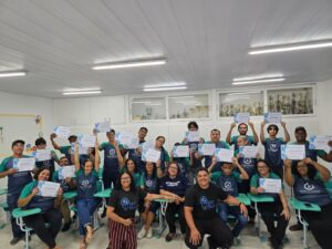 Do Aprendizado à Prática: Turma Conclui Curso de Reparo de Smartphone